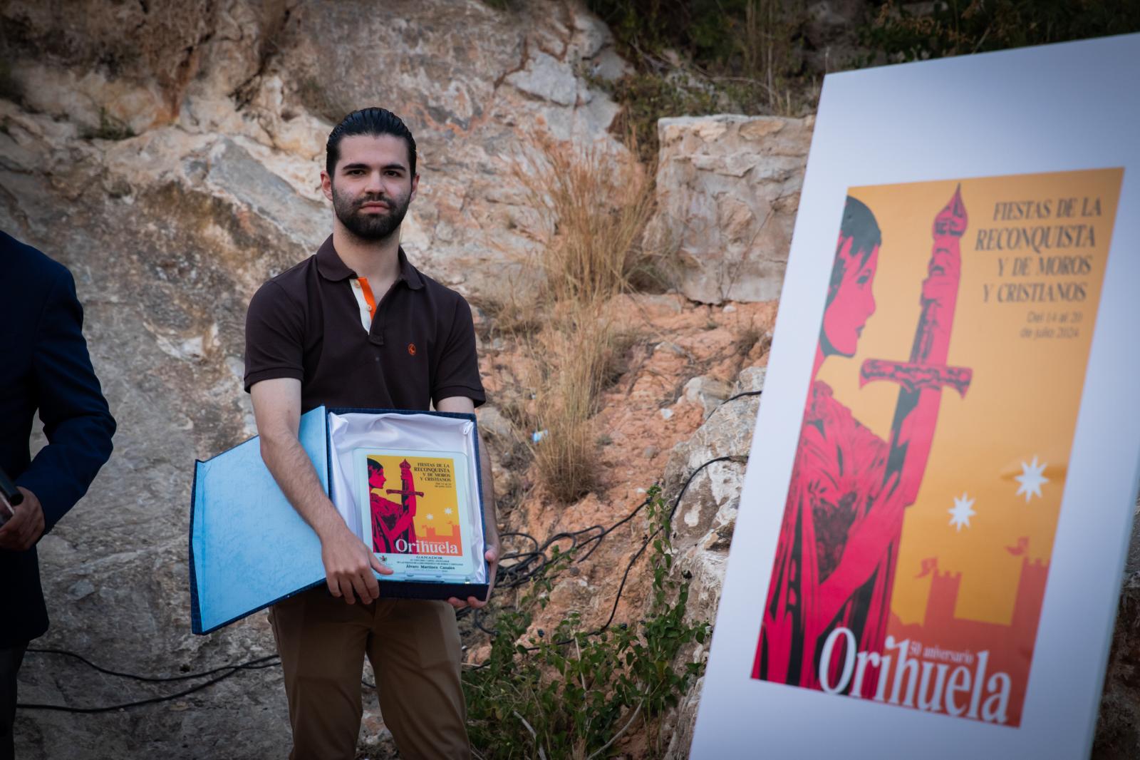 La presentación del cartel de los Moros y Cristianos de Orihuela, en imágenes