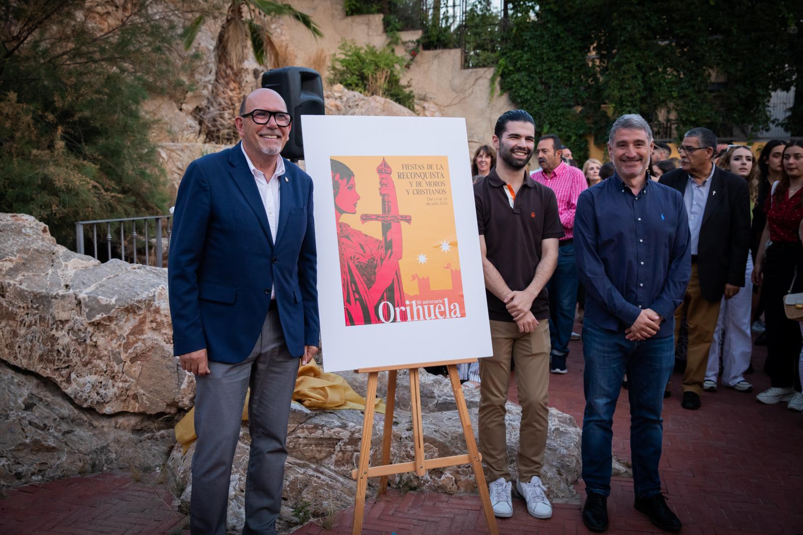 La presentación del cartel de los Moros y Cristianos de Orihuela, en imágenes