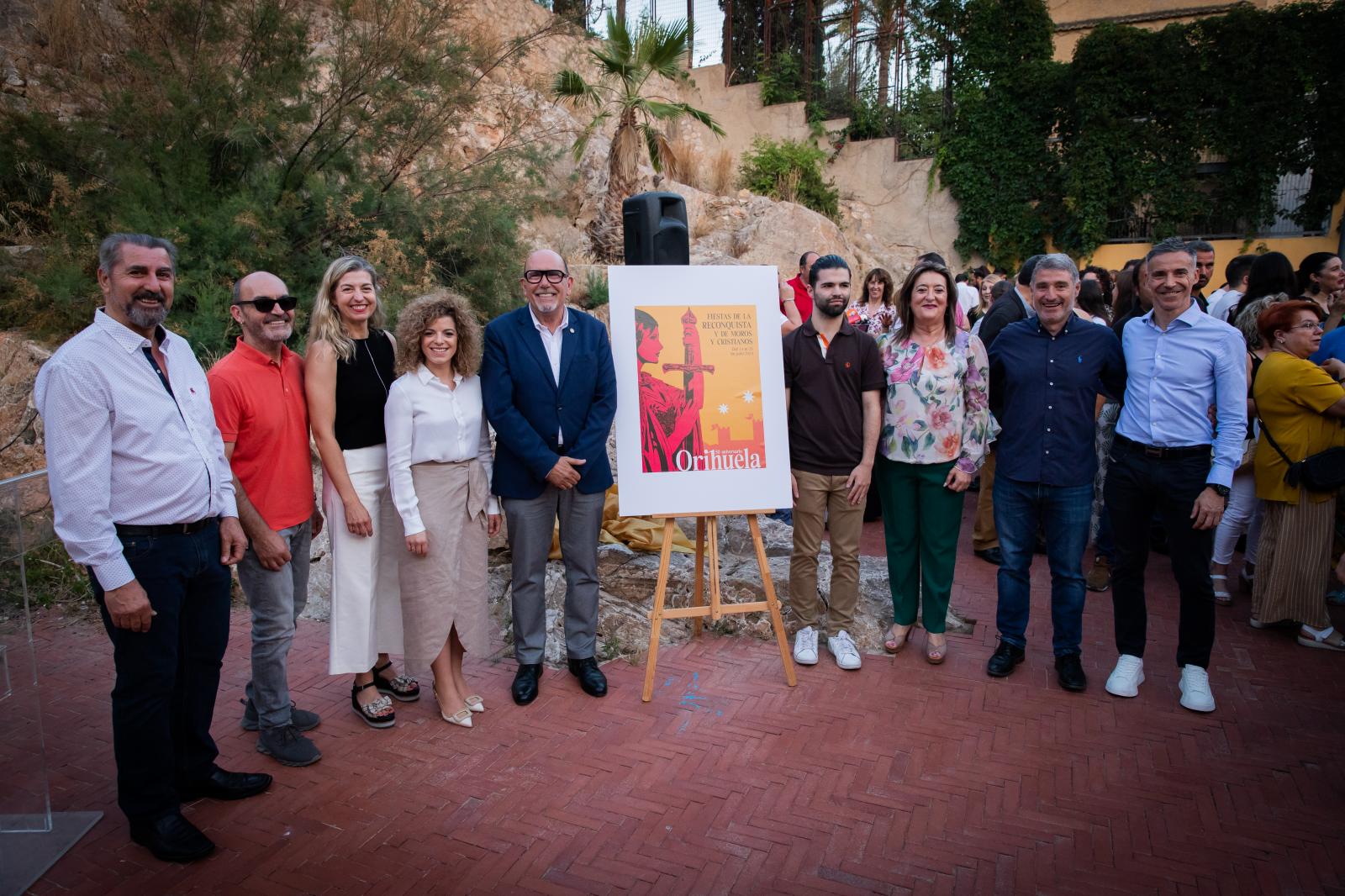 La presentación del cartel de los Moros y Cristianos de Orihuela, en imágenes