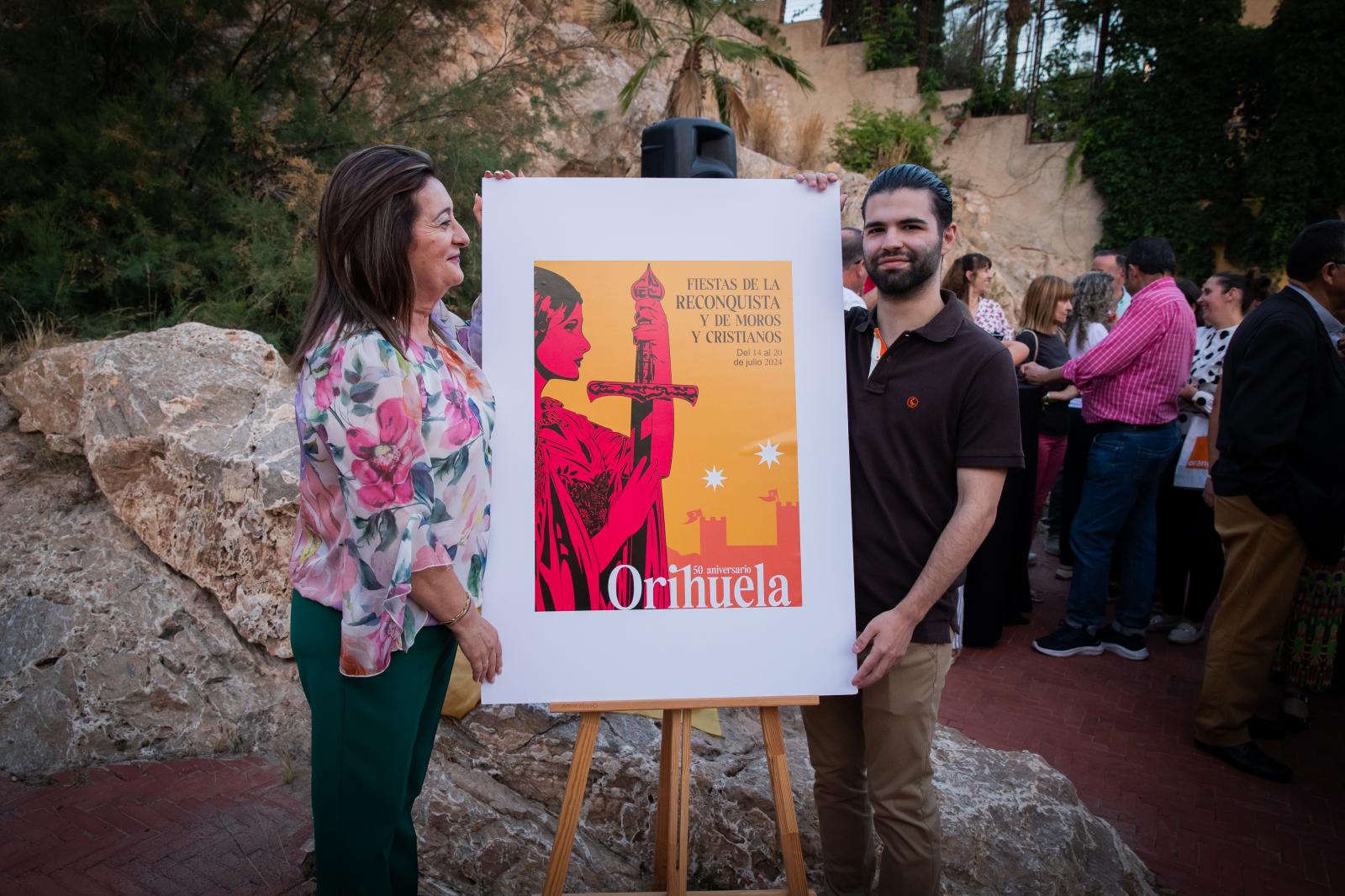 La presentación del cartel de los Moros y Cristianos de Orihuela, en imágenes