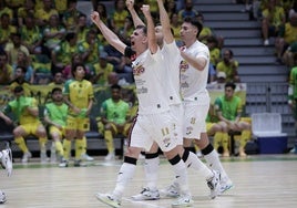 Marcel, Rafa Santos y Ricardo celebran la victoria.