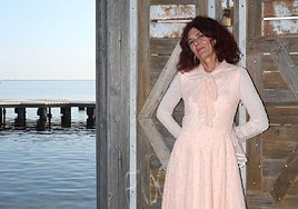 Teresa Vicente, en uno de sus rincones favoritos del Mar Menor.