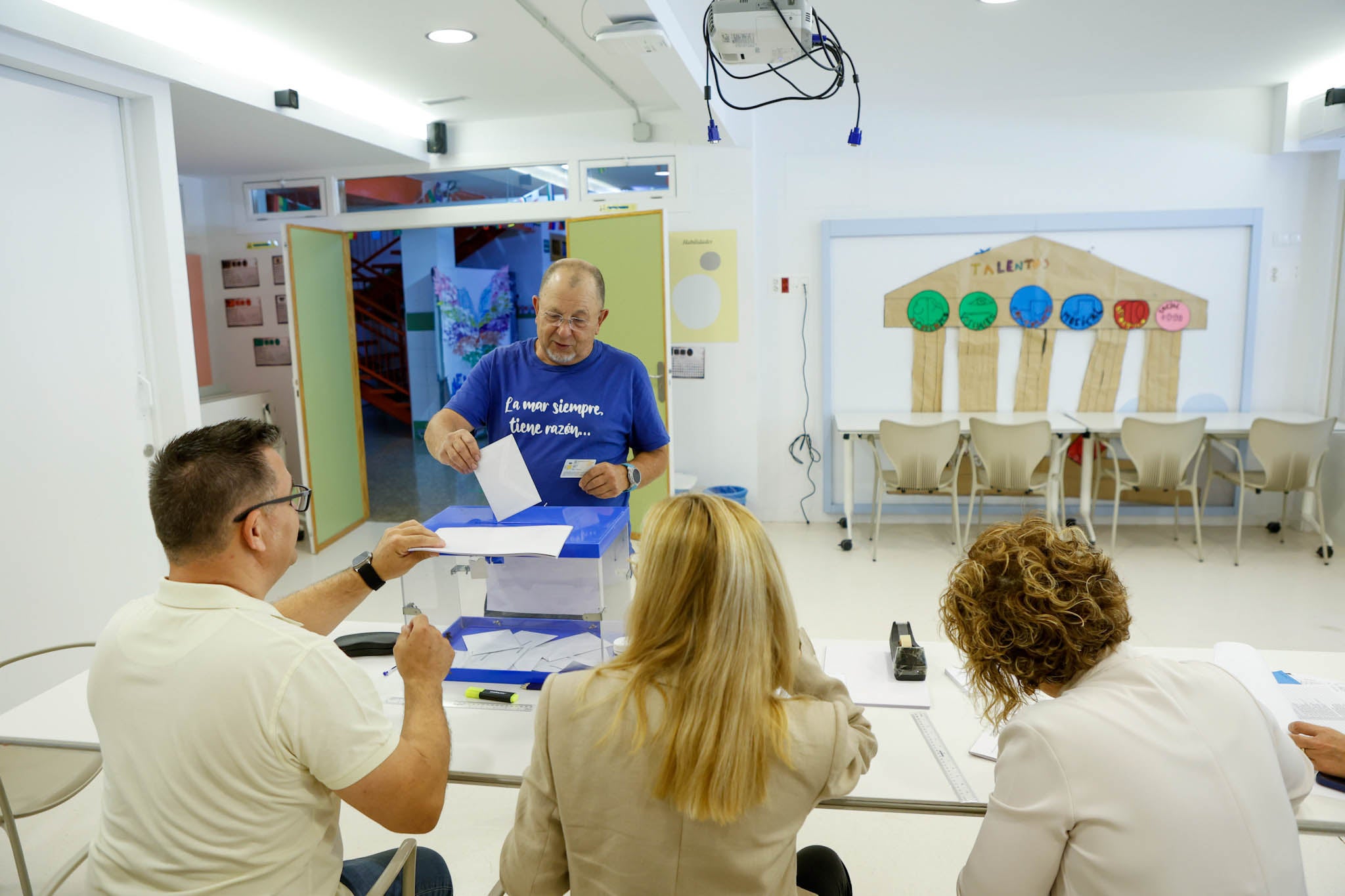 Las elecciones europeas en la Región de Murcia, en imágenes