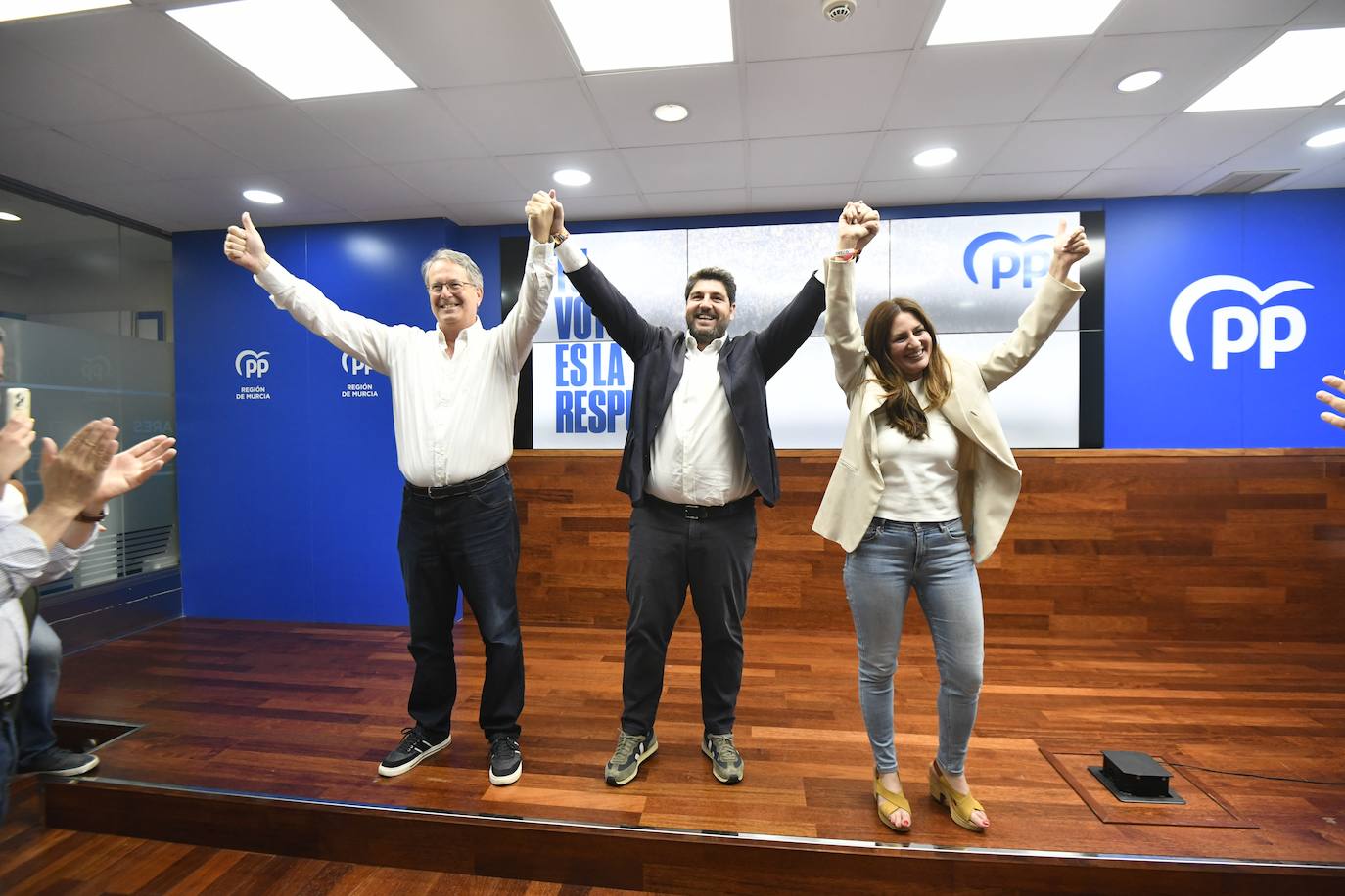 La celebración del PP en Murcia tras las elecciones europeas, en imágenes
