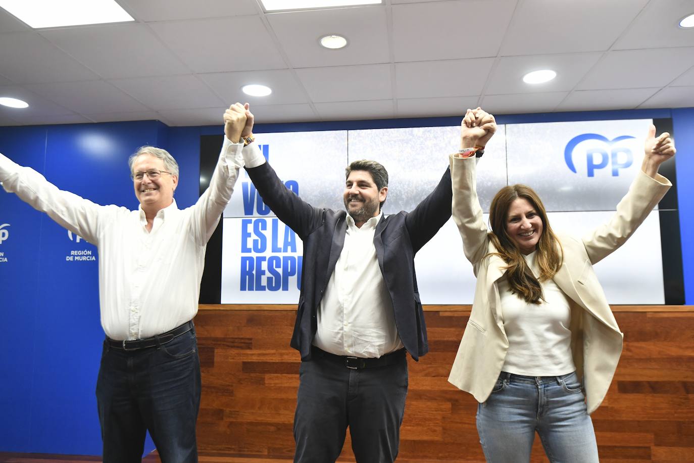 La celebración del PP en Murcia tras las elecciones europeas, en imágenes