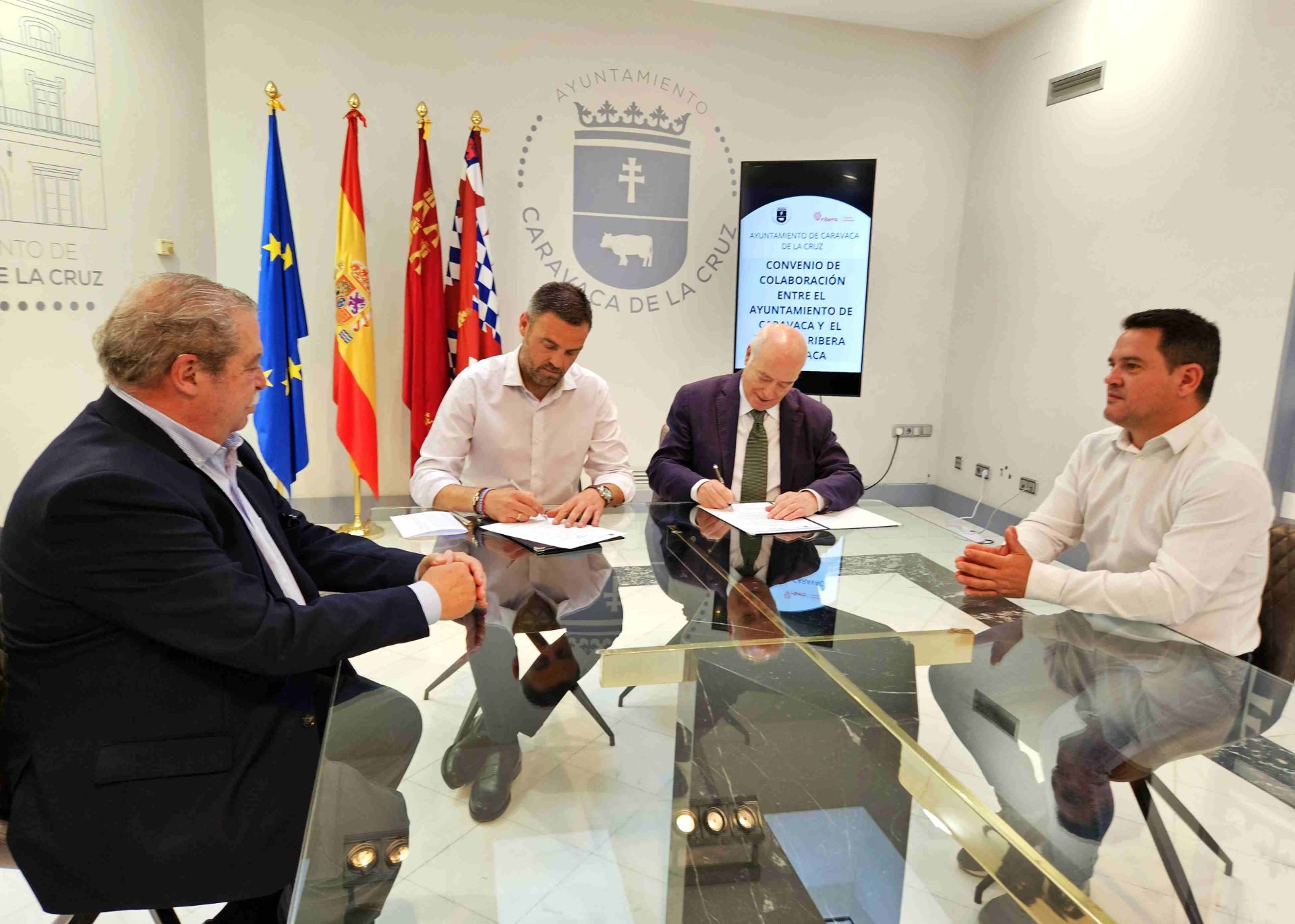 Luis Melgarejo, José Francisco García, Pedro Hernández y José Fdez Tudela, durante la firma del convenio.