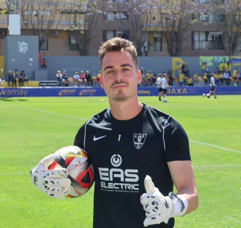 Aitor Arias, en el útlimo partido de liga del Orihuela CF frente a San Roque de Lepe en Los Arcos.