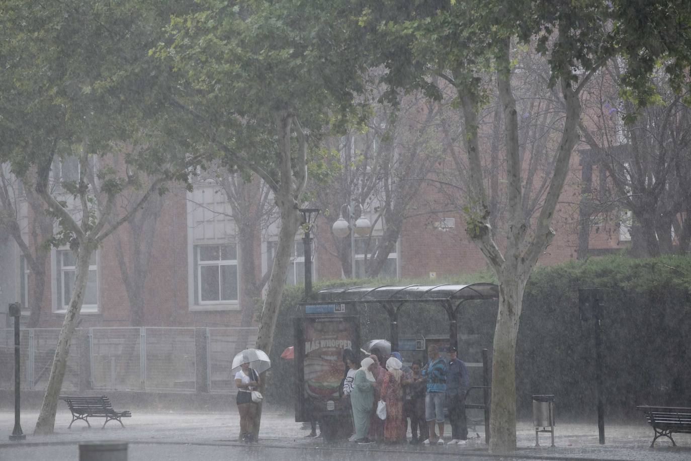 En imágenes, las fuertes lluvias dejan 31 litros en una hora en Cartagena