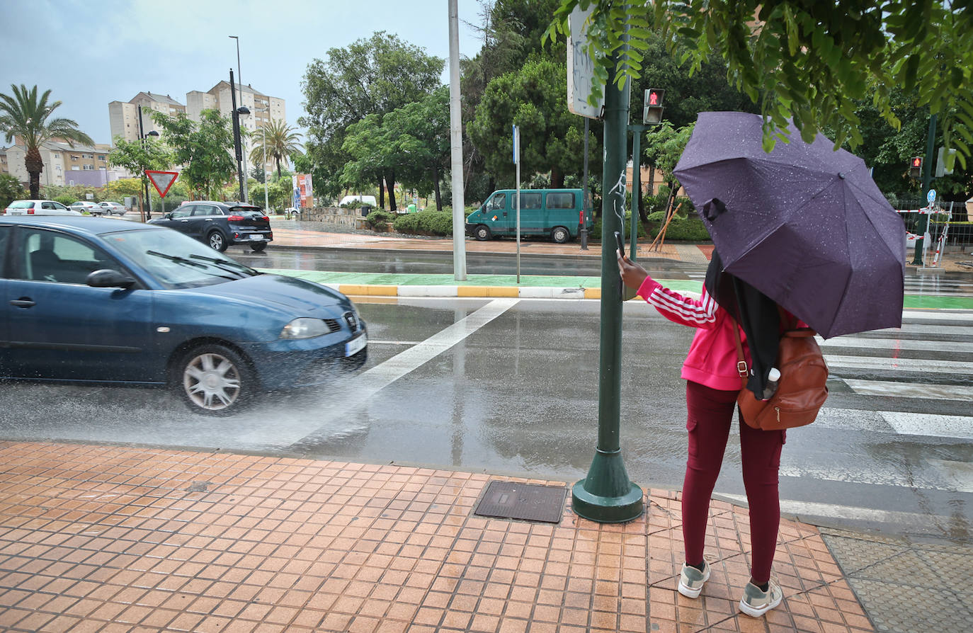 En imágenes, las fuertes lluvias dejan 31 litros en una hora en Cartagena