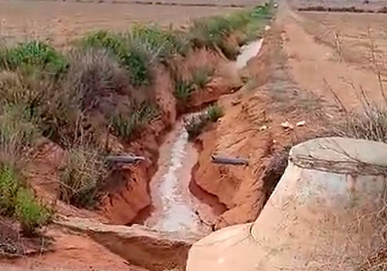 «Río de barro» hacia el Mar Menor.