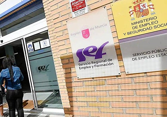Imagen de archivo de la oficina del SEF de Barriomar, en Murcia.