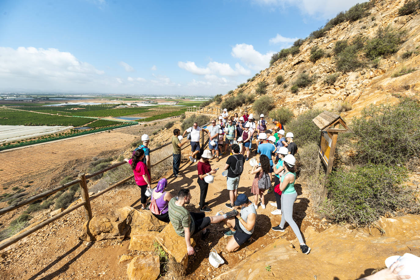 Las imágenes a la visita a la Sima de las Palomas, en Torre Pacheco