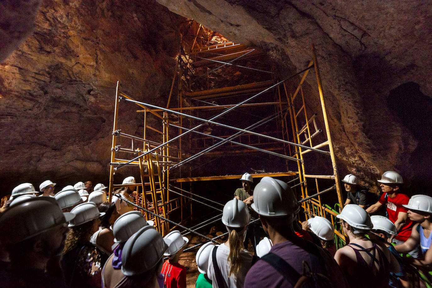 Las imágenes a la visita a la Sima de las Palomas, en Torre Pacheco