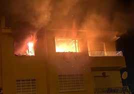 Imagen del fuego que afectó a la vivienda.