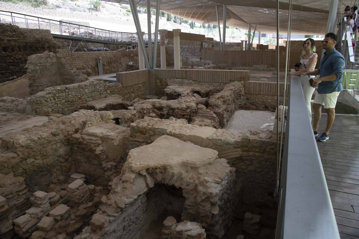 Las imágenes de las visitas arqueológicas en Cartagena