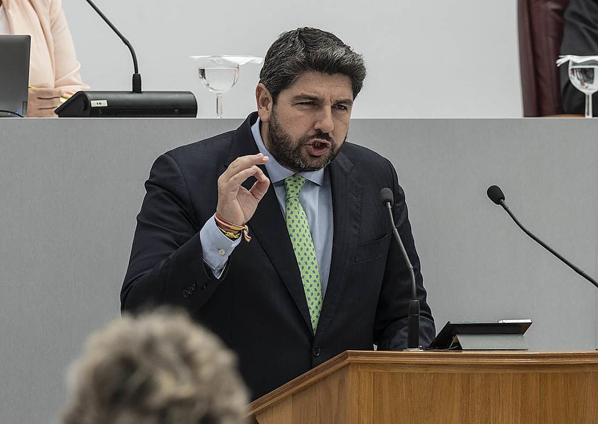 Imagen secundaria 1 - López Miras anuncia cambios en Educación y un plan de impulso industrial en el Debate del estado de la Región