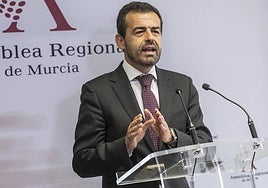Rubén Martínez Alpañez, en rueda de prensa, tras el debate.