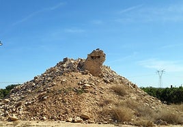 Montón de piedras y escombros a que ha quedado reducido el BIC Molino Ulloa, de 1841.