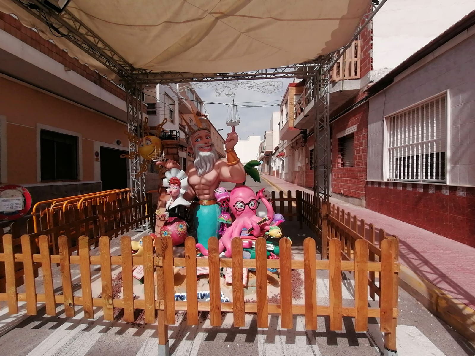 Las imágenes de las dos hogueras que se quemarán este año en Torrevieja