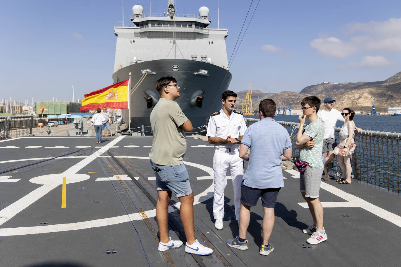 La visita a los buques de la armada en Cartagena, en imágenes