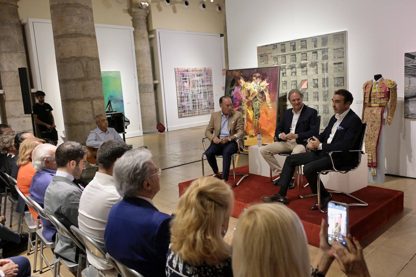 Las imágenes de la charla de Enrique Ponce y Pepín Liria en el Palacio del Almudí de Murcia