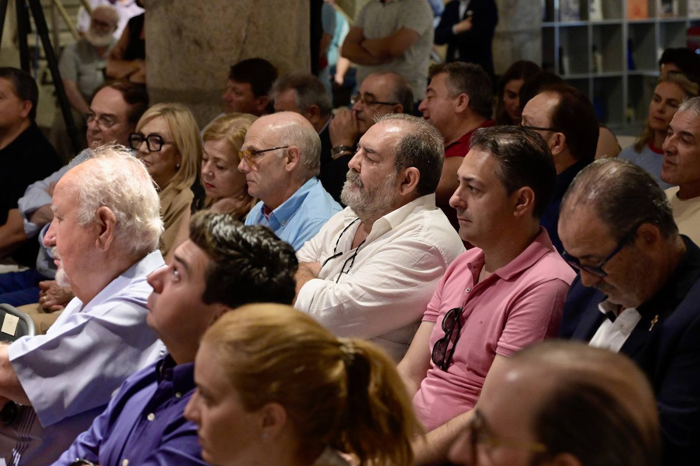 Las imágenes de la charla de Enrique Ponce y Pepín Liria en el Palacio del Almudí de Murcia