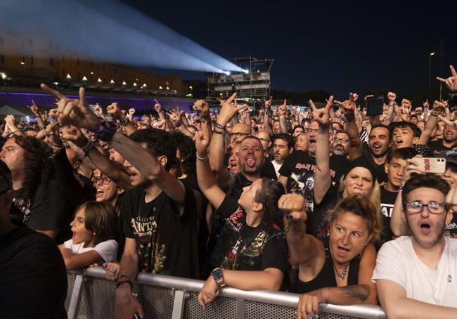 El público disfrutando del concierto de Avantasia.