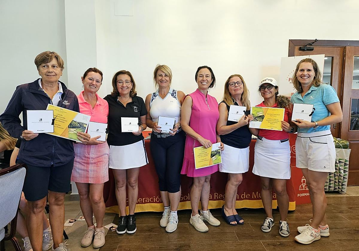 Las ganadoras del Día Internacional de la Mujer Golfista.