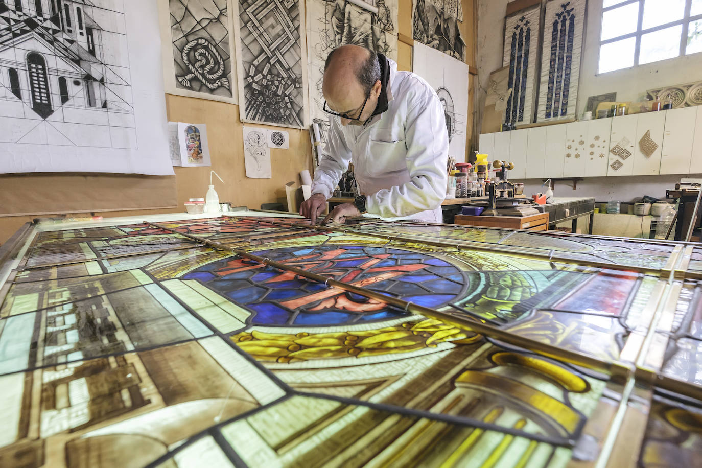 Restauración de las vidrieras de la Catedral de Murcia, en imágenes