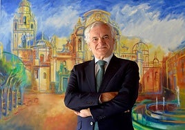 Miguel Garrido de la Cierva posa para LA VERDAD delante de un cuadro de Muher, en el Hotel Nelva (Murcia).