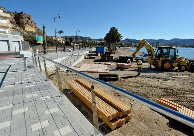 Obras en el paseo de El Alamillo (Puerto de Mazarrón).