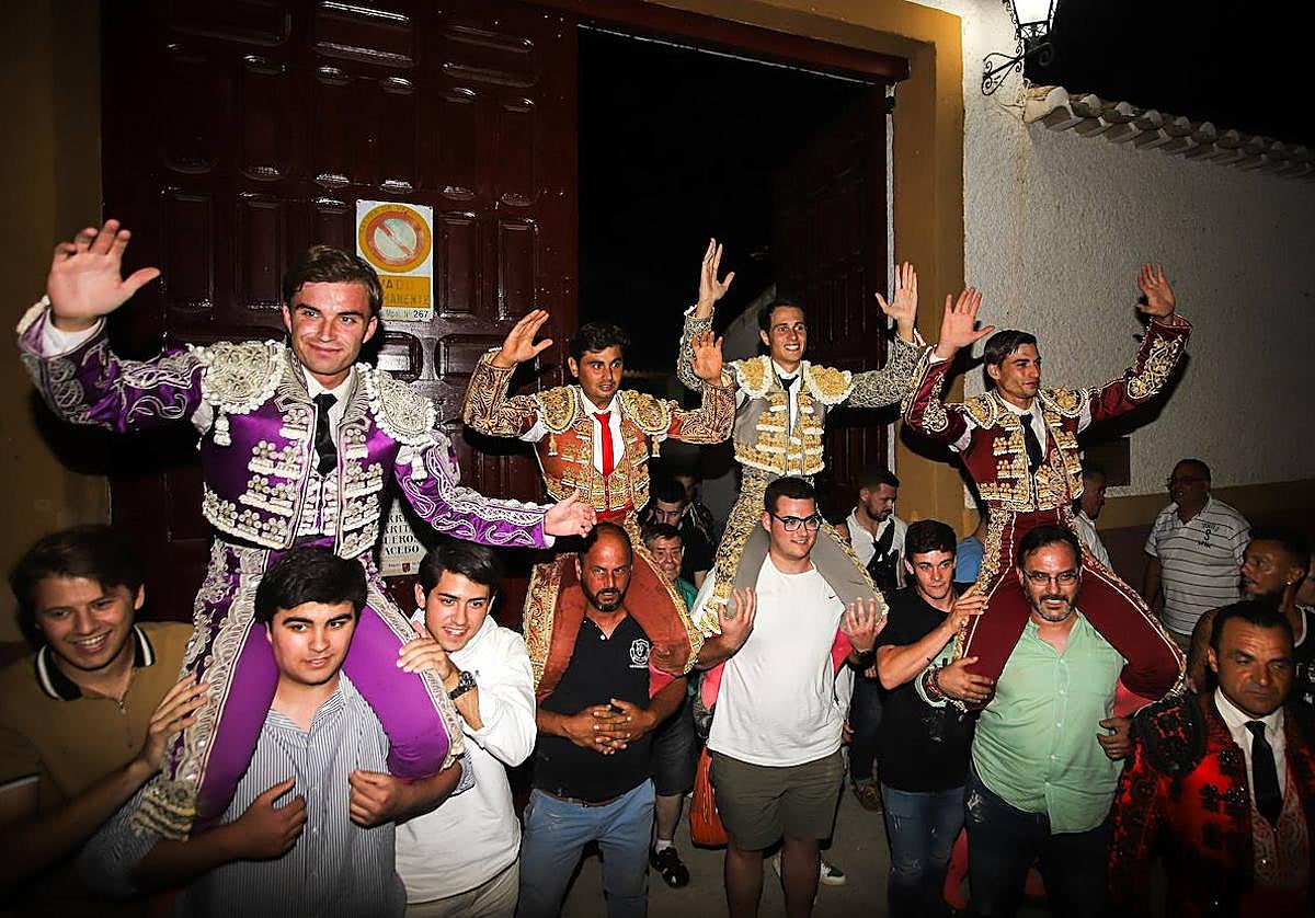 Los cuatro toreros salen a hombros, este sábado en Cehegín.