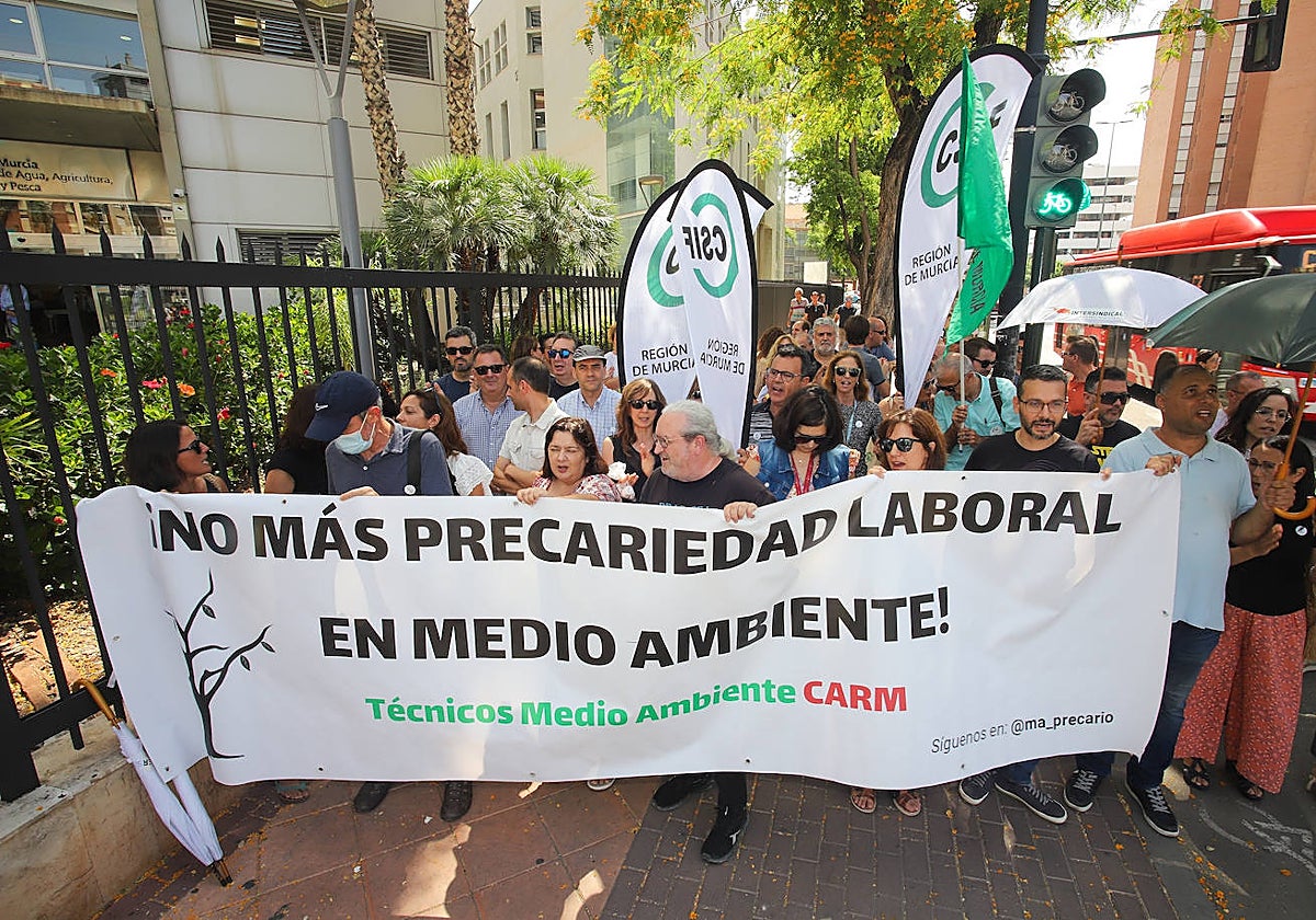 Protesta de interinos, la semana pasada, frente a la Consejería de Medio Ambiente.