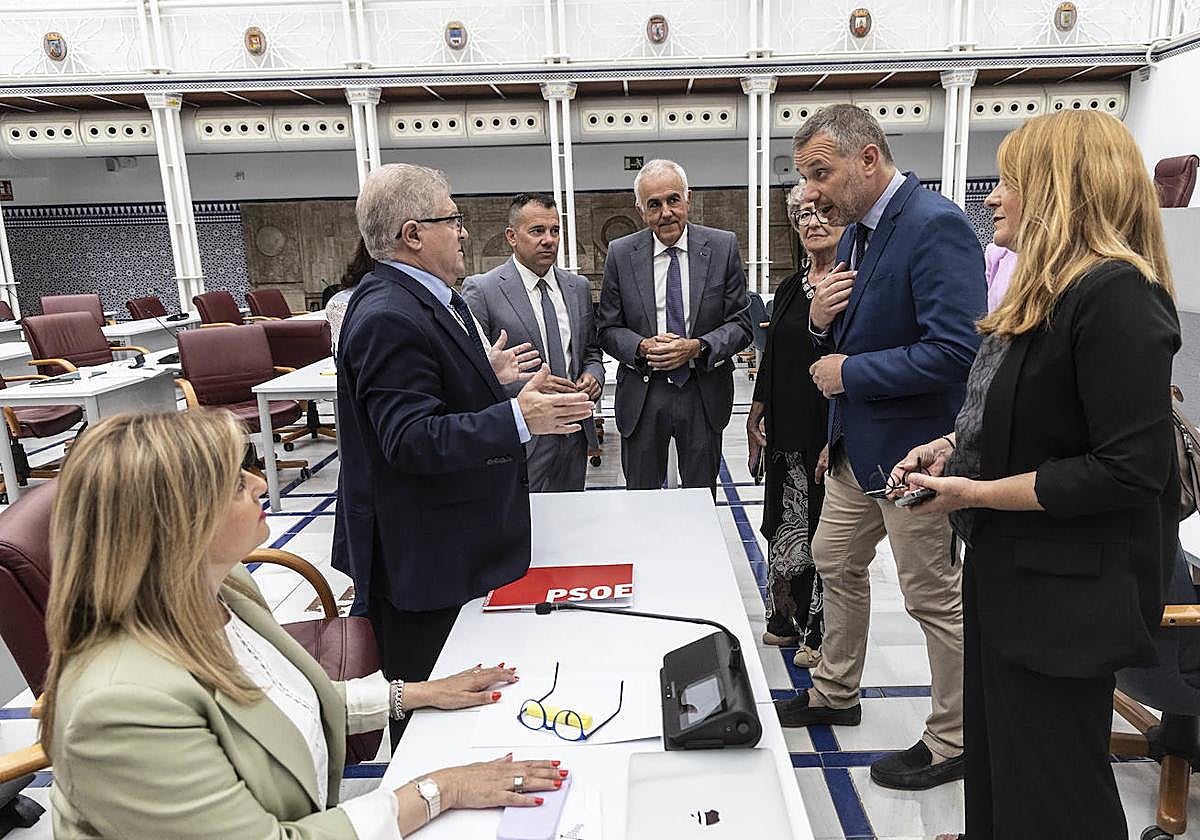 Pleno de la Asamblea pospuesto, en imágenes