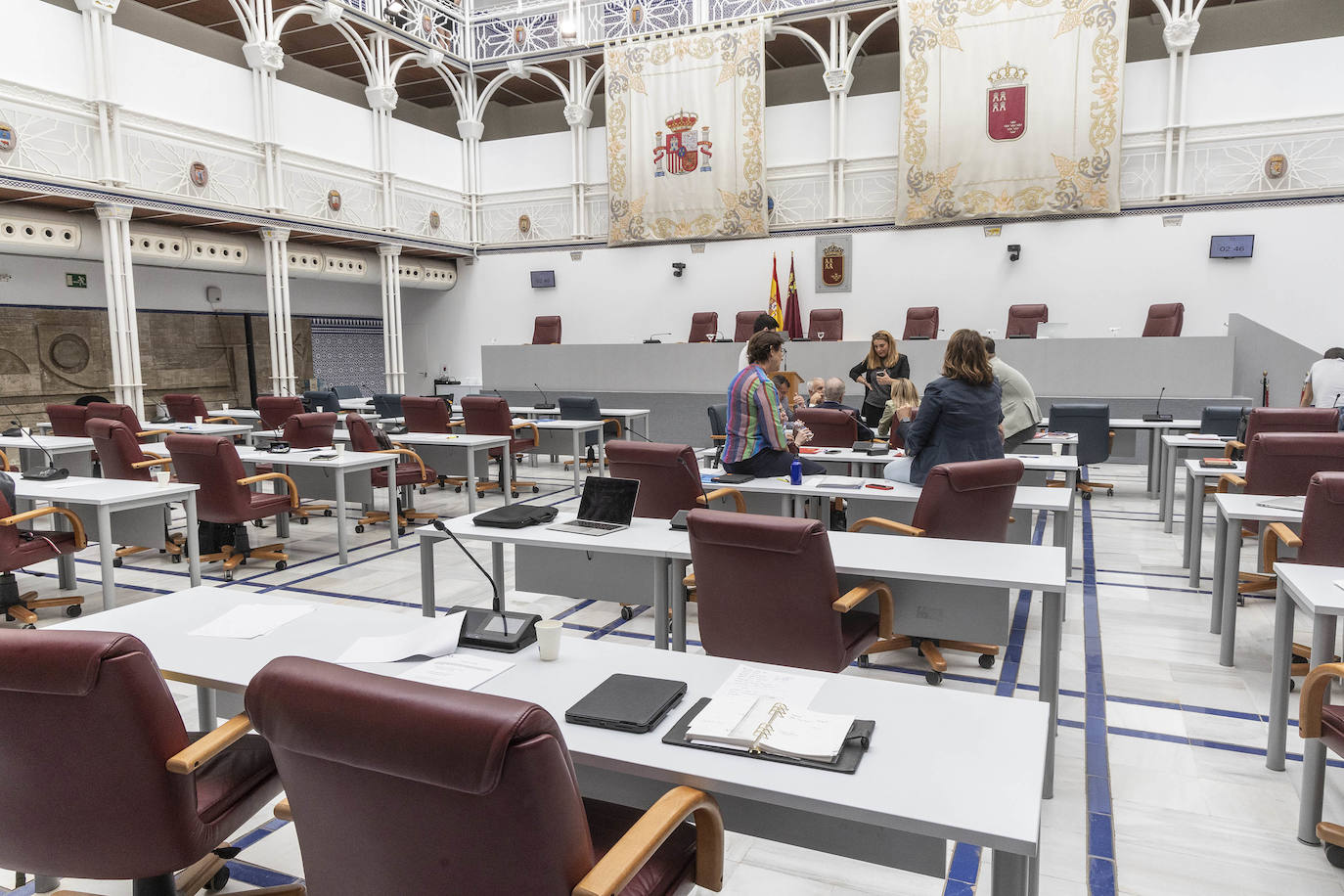 Pleno de la Asamblea pospuesto, en imágenes