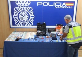 Efectos incautados a la banda criminal especializada en robos.