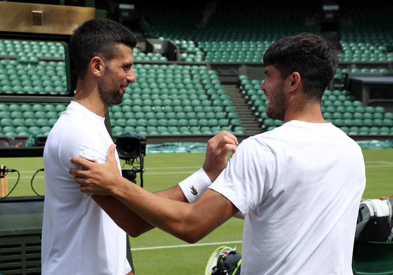 Carlos Alcaraz se entrena en la central de Wimbledon, en imágenes