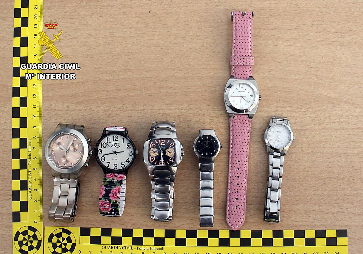 Algunos de los relojes robados en viviendas de Cartagena.