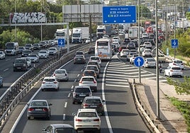 Tráfico en el nudo de Espinardo, este viernes por la tarde.