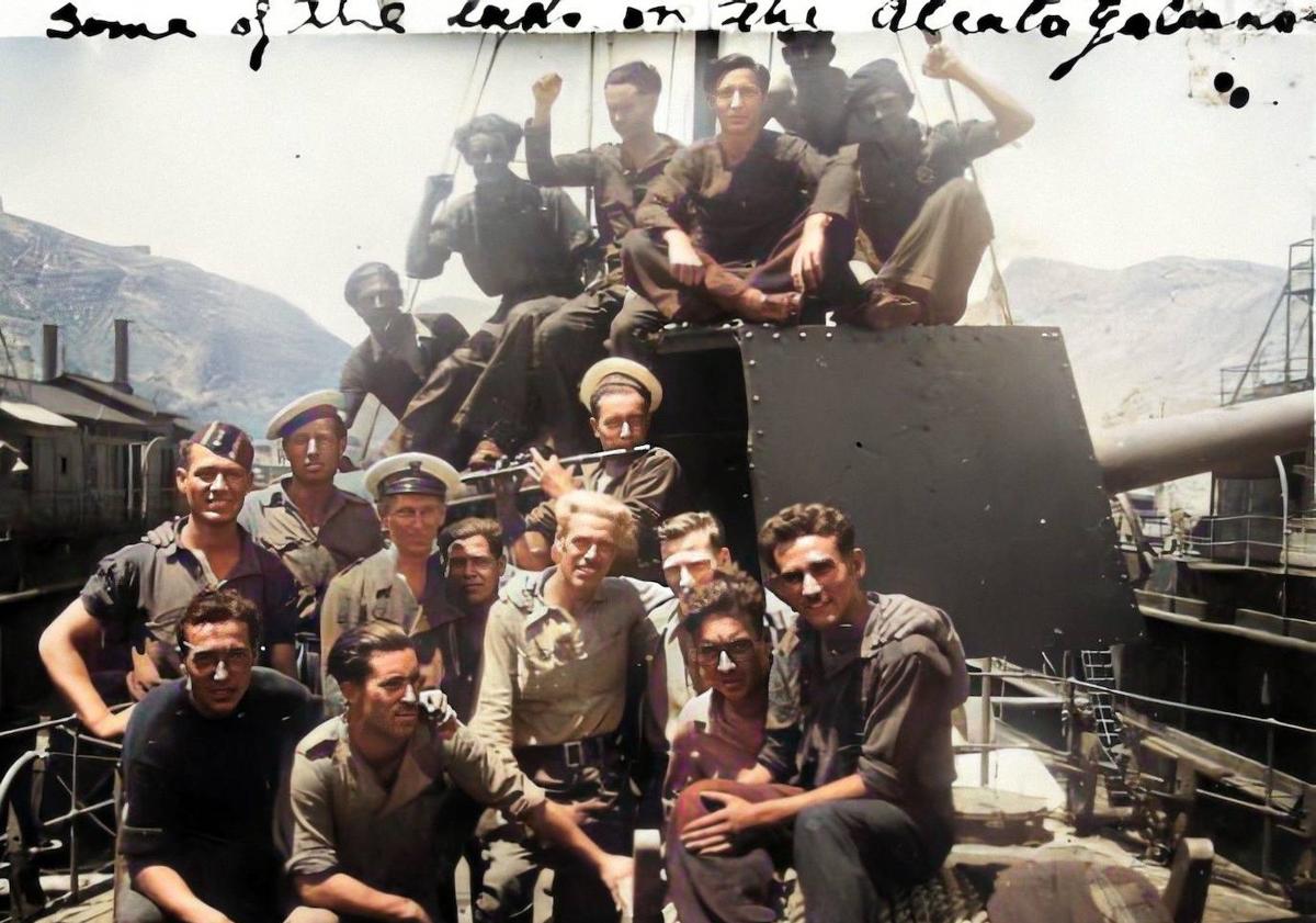 Imagen principal - 1. Voluntarios británicos a bordo del destructor republicano 'Alcalá Galiano', en 1937. 2. Destructor 'Alcalá Galiano' en la bocana del puerto de Cartagena. 3. Tommy Hadwin, brigadista internacional en Cartagena.