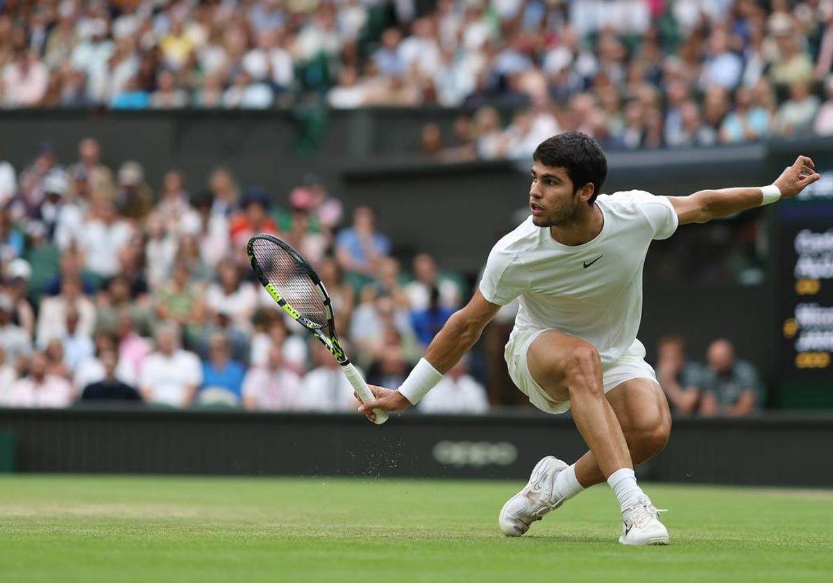 Carlos Alcaraz, durante un partido en Wimbledon.