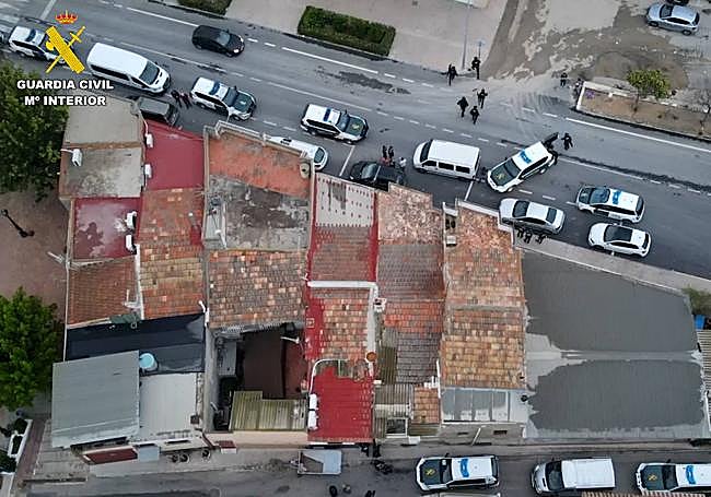 Despliegue policial durante la operación 'Rajua'.