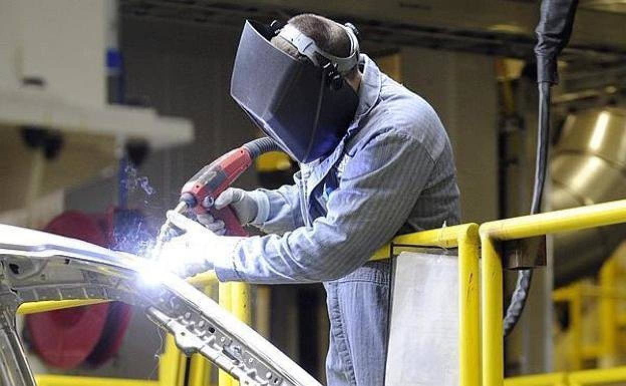 Un trabajador en una foto de archivo.