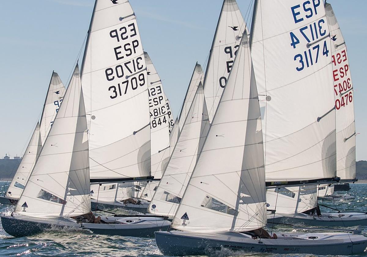 Salida de la flota Snipe en la primera prueba de ayer.