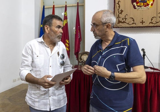 José López y Ángel Tarifa, en el Casino de Cartagena este lunes.