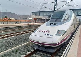 Uno de los trenes AVE que cubre la ruta entre Madrid y Murcia.