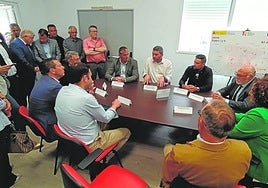 Reunión de regantes en una imagen de archivo.