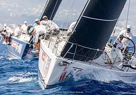 El Swan42 'Pez de Abril, en acción en una regata reciente.