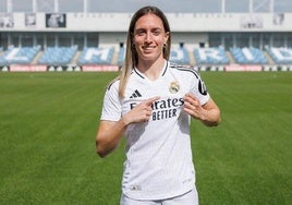 Eva Navarro, con la equipación del Real Madrid.