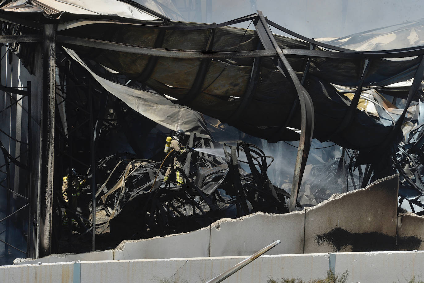 Arde una nave industrial en el polígono La Polvorista de Molina
